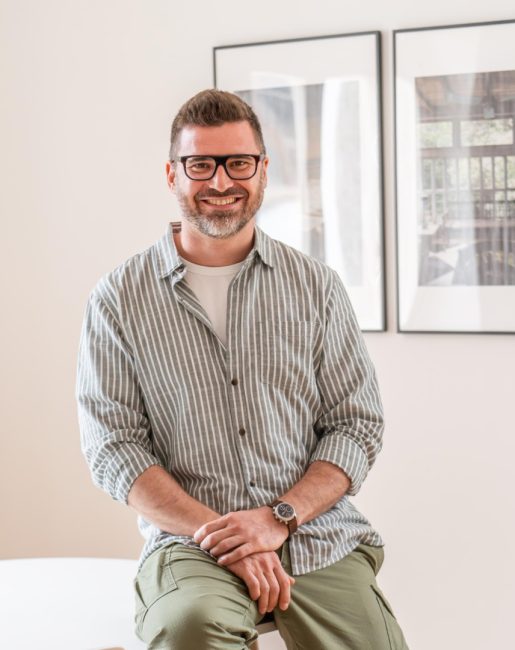 Davide Zanoni, Garda host